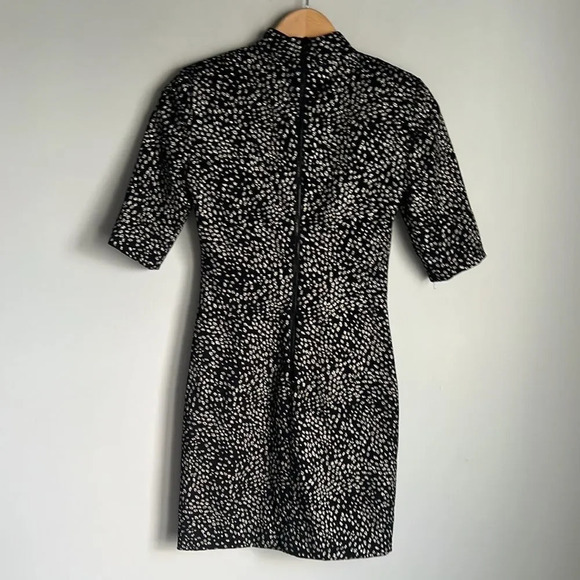 NEW Alice + Olivia Inka Strong-Shoulder Mockneck Dress - Picture 3 of 15